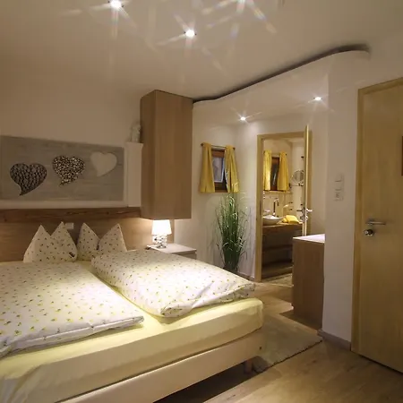 Haus Sonnenschein מלון *